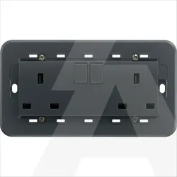 20222.L | Two switch.2P+E 13A English outlet